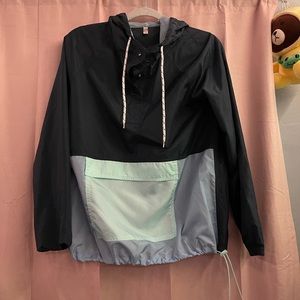 Women rain/windbreaker